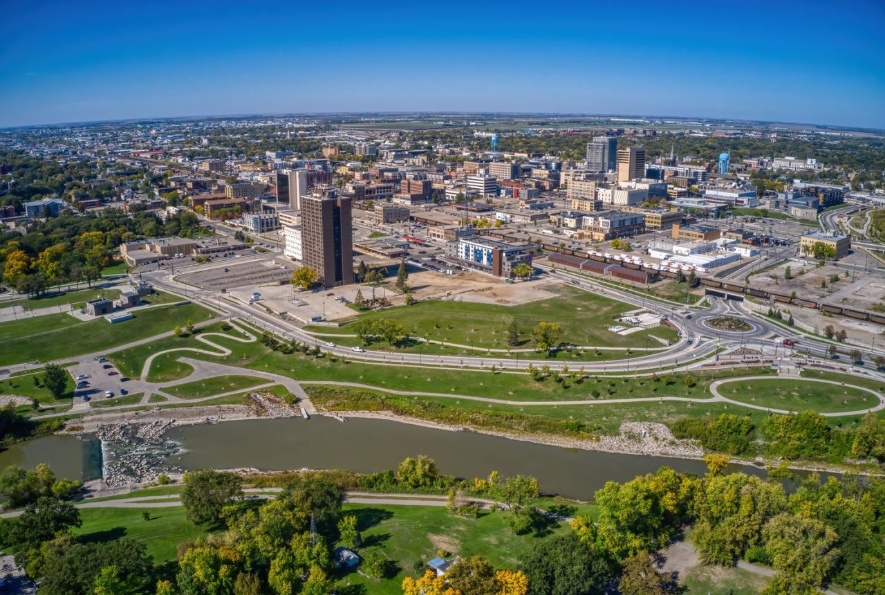 Bismarck · Fargo · Minneapolis (692 Km)