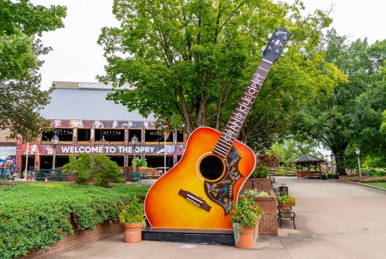 Gatlinburg · Nashville (357 Km)