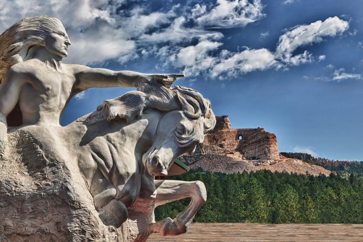Hot Springs · Mount Rushmore · Rapid City (97 Km )