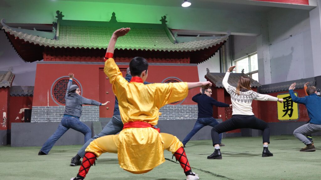 A lezione di kung fu alla scuola Shaolin