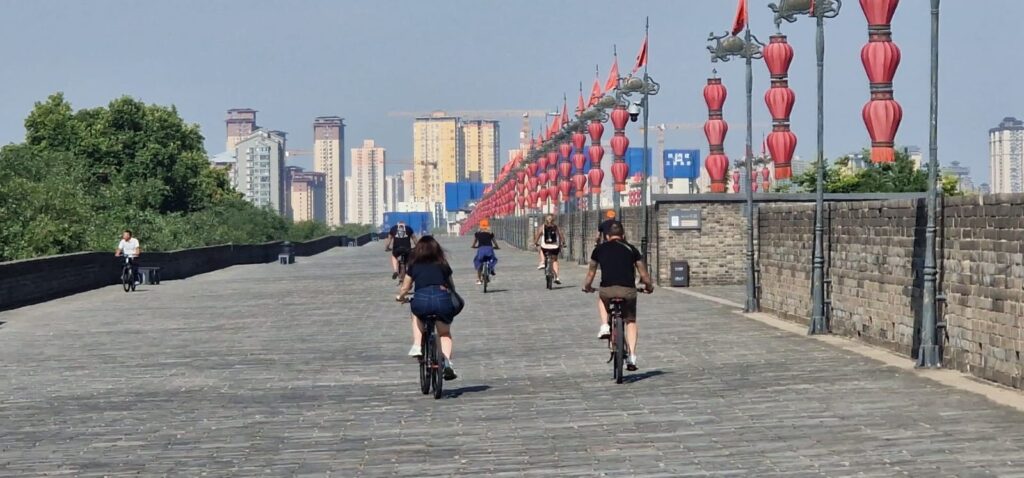 In bicicletta sulle mura di Xi'an