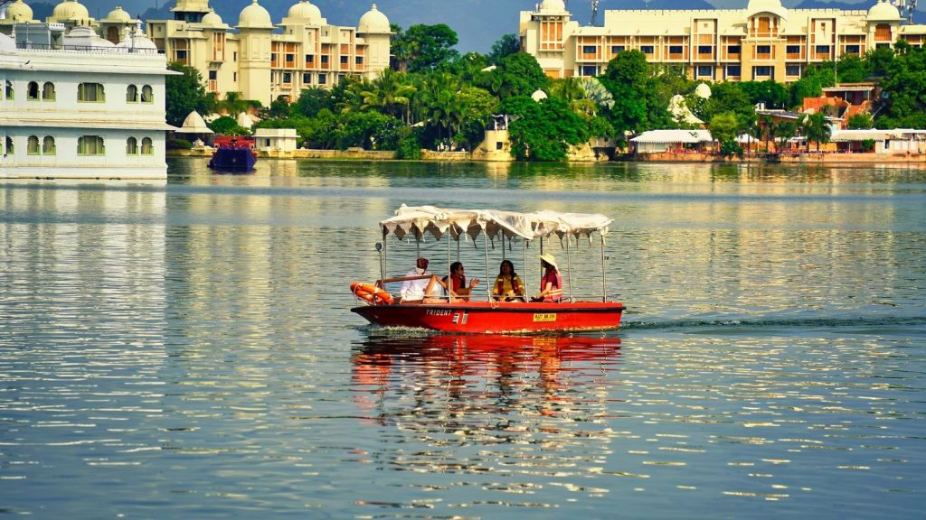 In barca sul Lago Pichola, Udaipur