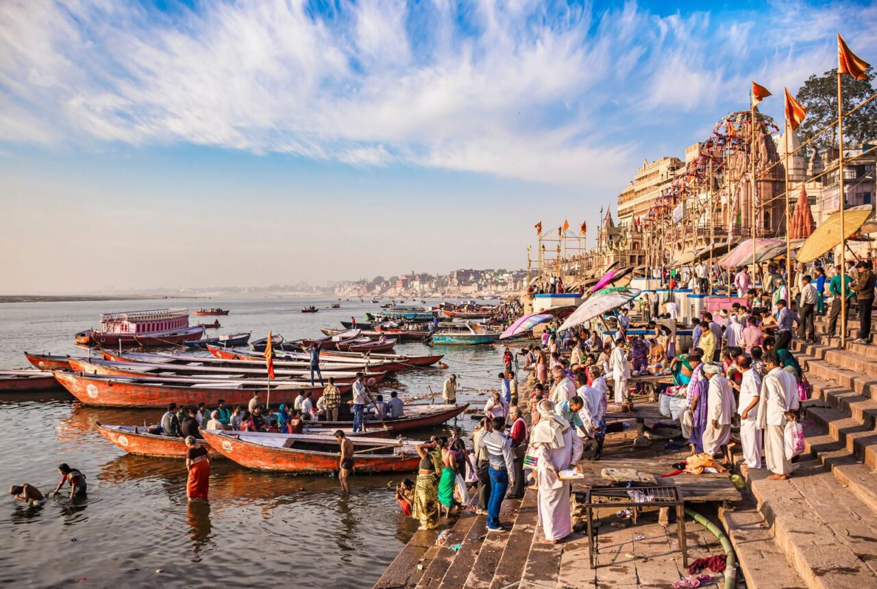 I ghat di Varanasi sul Gange in India