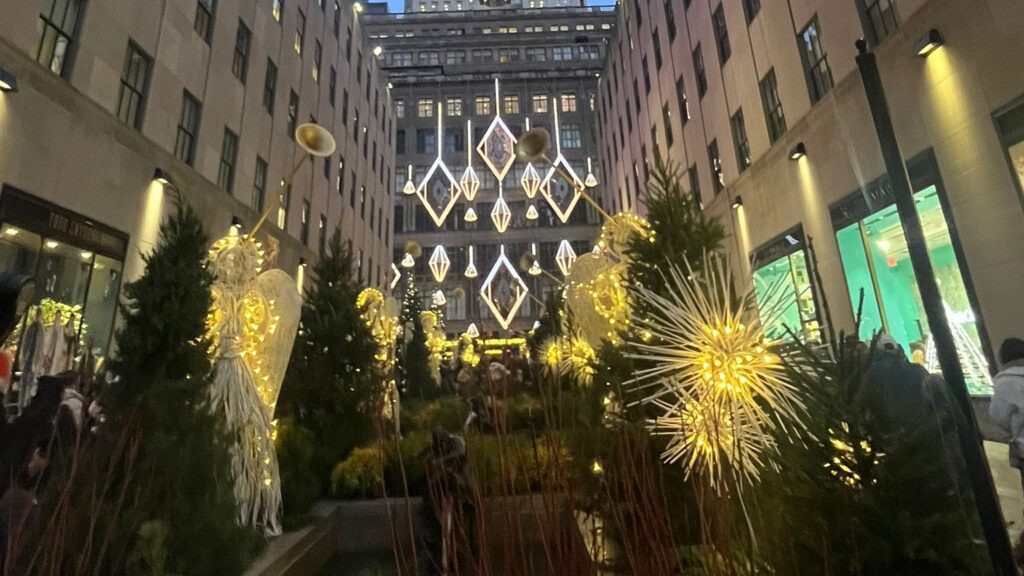 Gli angeli di Natale dei Channel Gardens, al Rockefeller Center