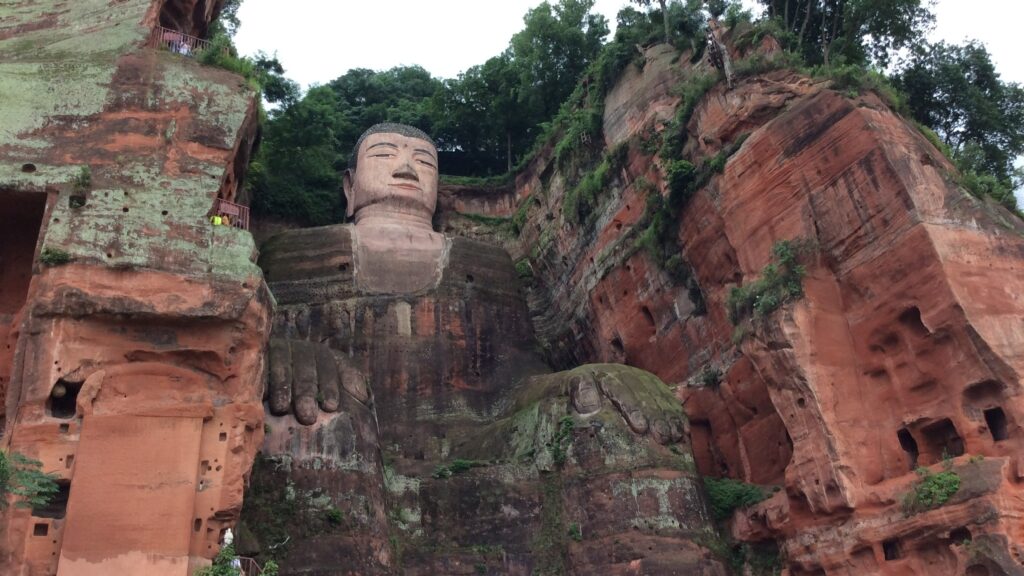 Il Buddha Gigante di Leshan, scolpito nella roccia