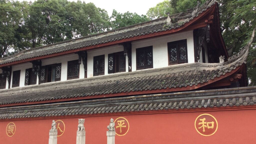 Il muro rosso del Tempio di Wenshu, a Chengdu