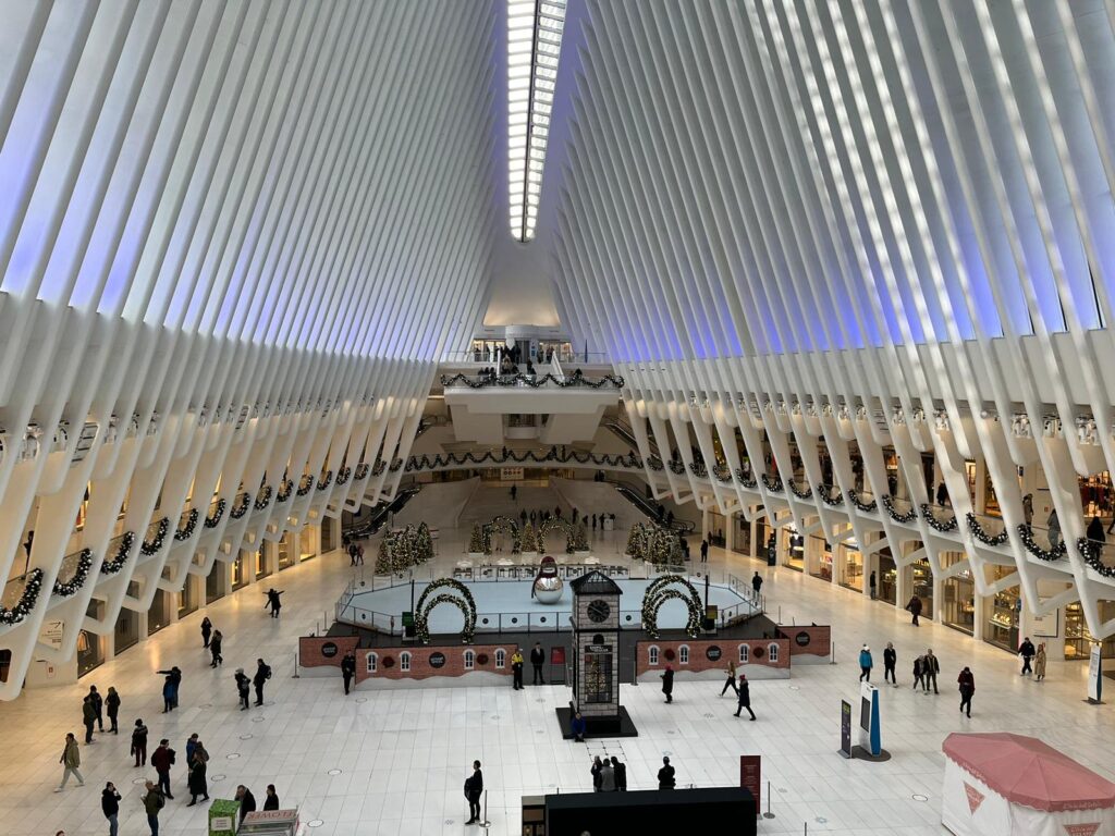 L'Oculus del World Trade Center, addobbato per Natale