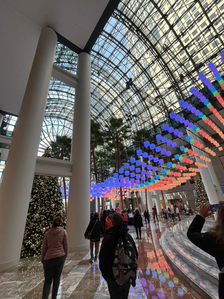 Il Winter Garden di Brookfield Place, con le luci di Natale
